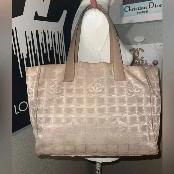 Handbags - CHANEL
MEDIUM Travel Ligne Tote